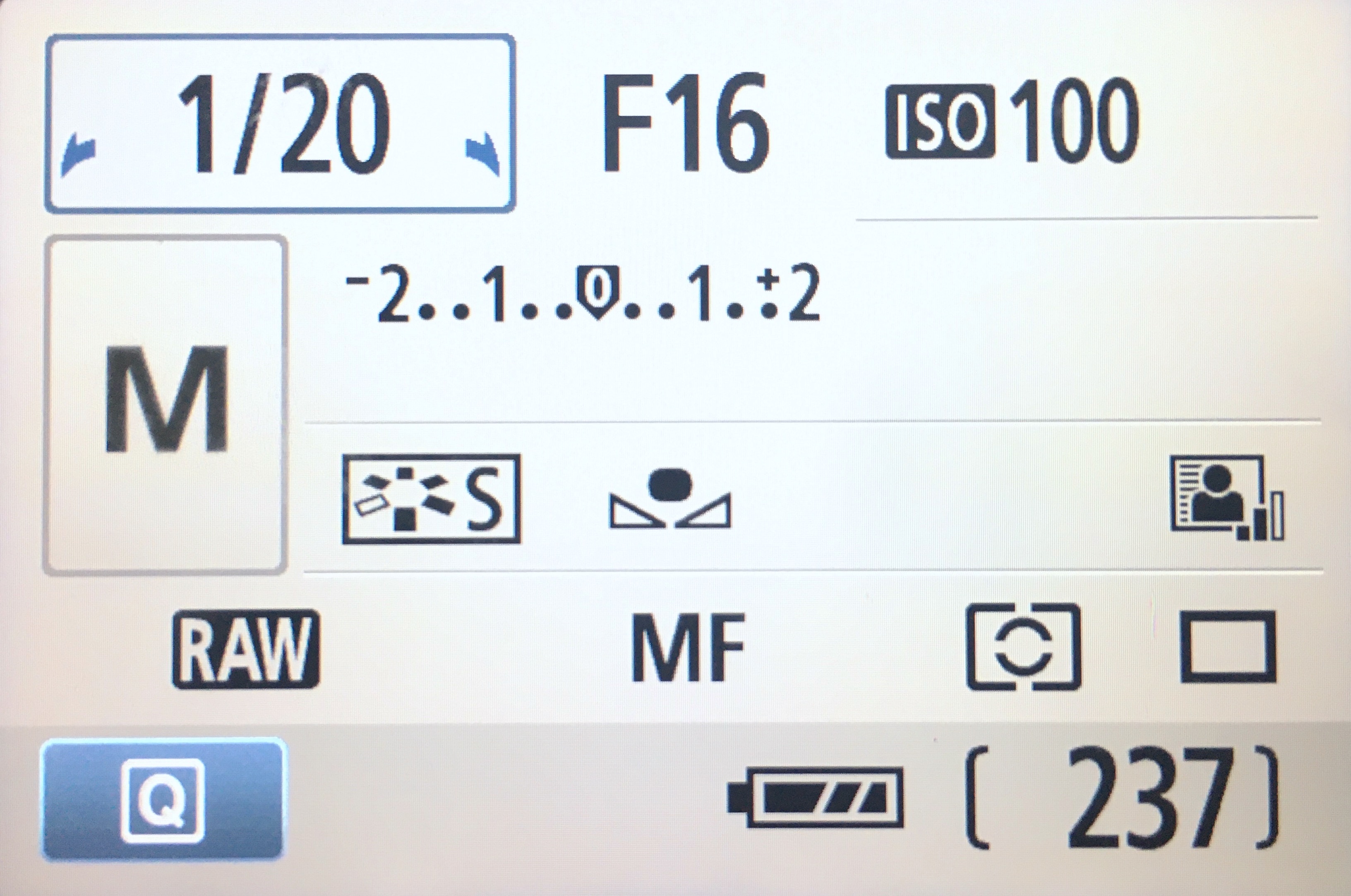 Camera settings interface of the Canon t2i/550D (no focus stacking).